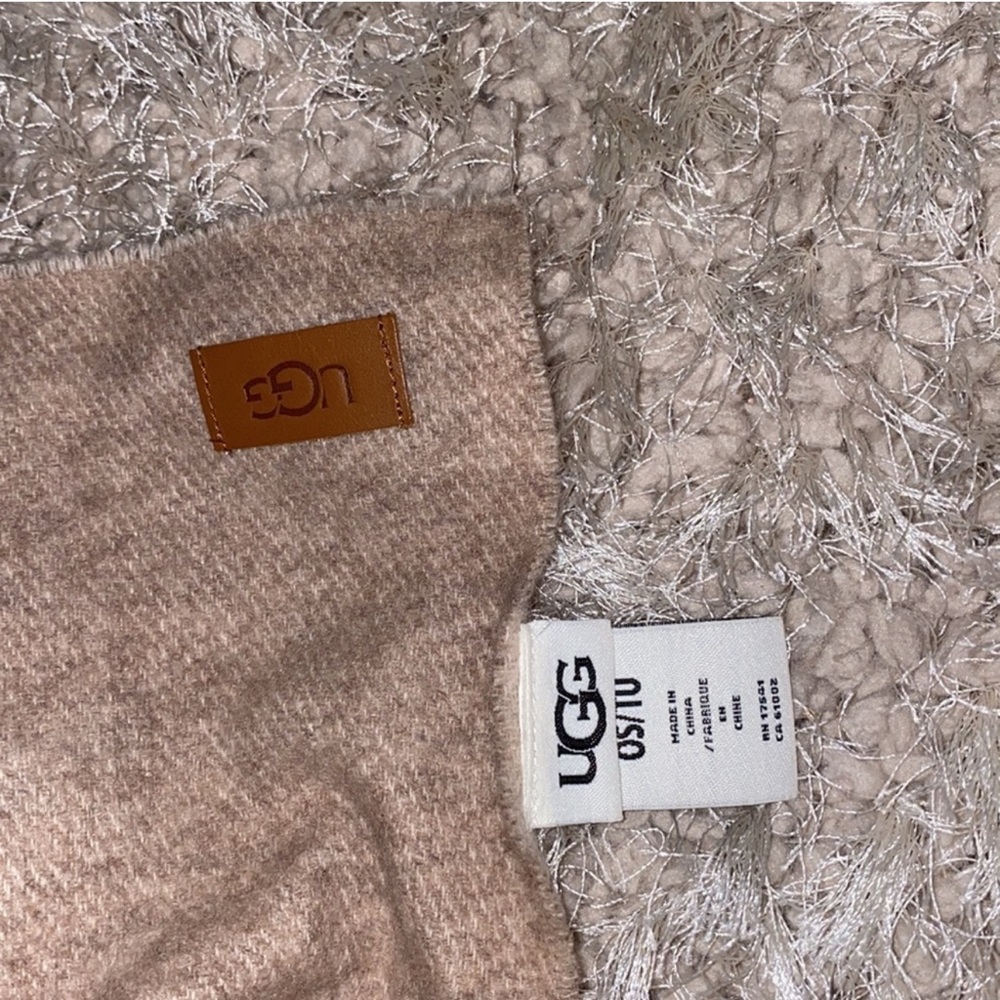 UGG Scarf W Woven Ugg Logo Scarf Beige Large Wrap - Picture 9 of 9